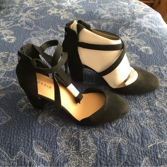 TORRID NWT Size 11W Black Faux Suede Strapy Heels - Picture 1 of 7